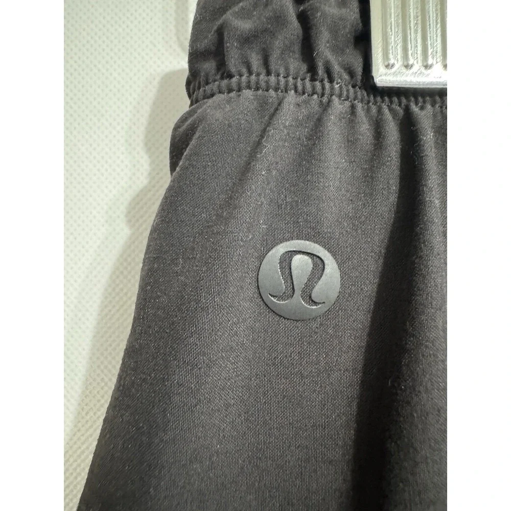 Lululemon Women's Size 4 Black Lightweight Mid-Rise Barrel Leg Crop Pants
